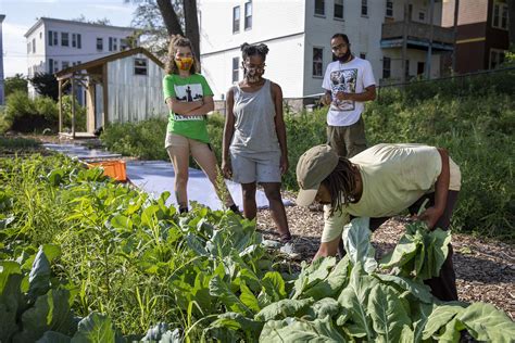 Denver police team up with The Table Urban Farm to plant garden, “share food back to the community”
